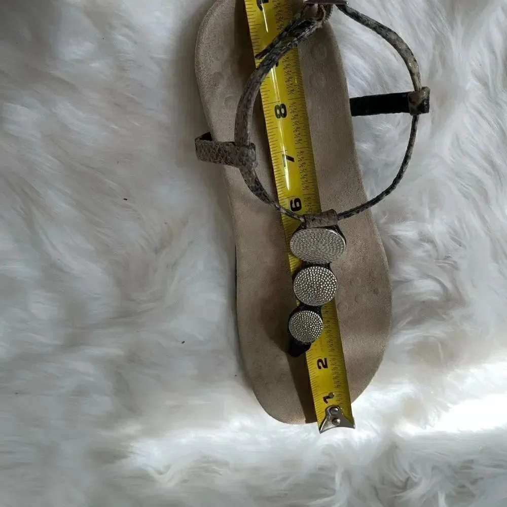 Vionic Gray& tan snake skin prints Tstrap thong sandals silver tone acce…